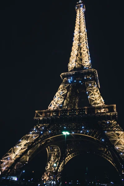 PARIS, FRANCE : Tour Eiffel à Paris la nuit, France vers février 2012 . — Photo