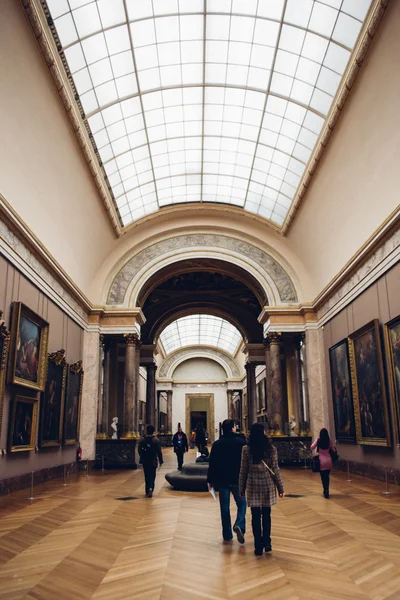 PARIS, FRANÇA: dentro do museu do Louvre em Paris, França por volta de fevereiro de 2012 . — Fotografia de Stock