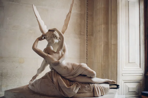 Paris, Fransa: içinde Louvre Müzesi Paris, Fransa'da yaklaşık Şubat 2012.