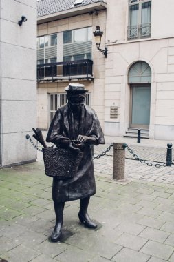 Brüksel, Belçika: Brüksel'deki eski şehir gün zaman, Şubat 2012 yaklaşık Belçika küçük sokakları.