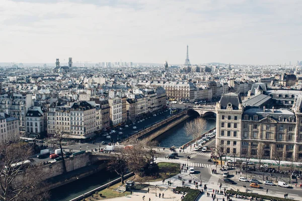 PARIS, FRANÇA: vista aérea do centro da cidade de Paris a partir do início do dia, França por volta de fevereiro de 2012 . — Fotografia de Stock
