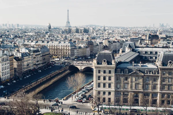 PARIS, FRANÇA: vista aérea do centro da cidade de Paris a partir do início do dia, França por volta de fevereiro de 2012 . — Fotografia de Stock