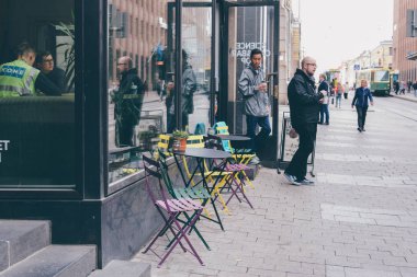 Helsinki, Finlandiya - Eylül 2016 yaklaşık: sokaklar ve Binalar gençlik Kallio bölge, Helsinki, Finlandiya Eylül 2016 yaklaşık arasında popüler.