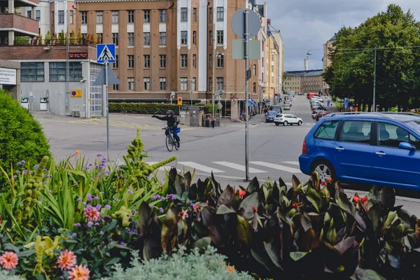 HELSINKI, FINLANDE - CIRCA SEPTEMBRE 2016 : rues et bâtiments populaires auprès des jeunes Kallio district d'Helsinki, Finlande vers septembre 2016 . — Photo