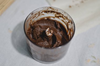 Yer mantarı mutfak robotu için sağlıklı şekersiz kakao hamuru.