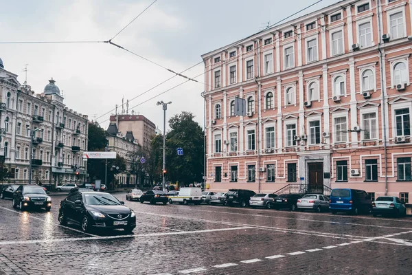 Kiev, Ukrayna - Ekim 2011 yaklaşık: ev ve Binalar eski şehir, Kiev, Ukrayna cicra Ekim 2011. — Stok fotoğraf