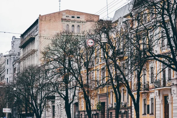 Kiev, Ukrayna - Ekim 2011 yaklaşık: ev ve Binalar eski şehir, Kiev, Ukrayna cicra Ekim 2011. — Stok fotoğraf