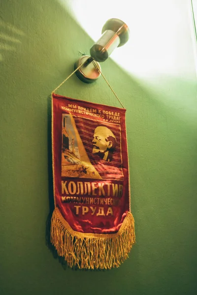 Kiev, Ukraina - Circa oktober 2011: intressanta dekorativa detaljer av inre av ett hemtrevligt vandrarhem i centrum av Kiev, Ukraina cicra oktober 2011. — Stockfoto