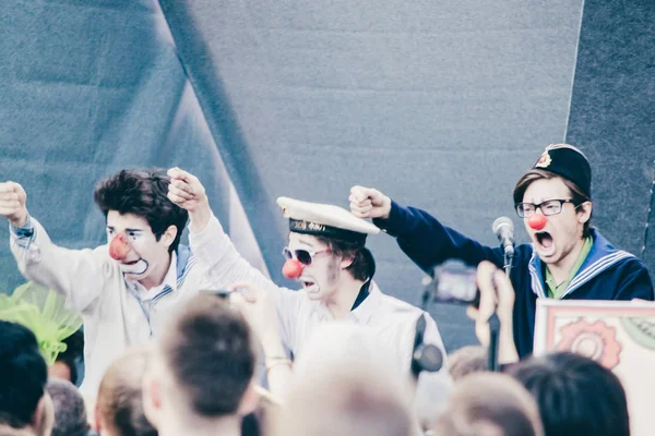 SAINT-PETERSBURG, RUSIA - CIRCA MAYO 2015: personas en la celebración del Día de la ciudad de San Petersburgo en mayo de 2015 . — Foto de Stock