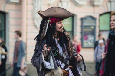 Saint-Petersburg, Rusya Federasyonu-Mayıs 2015 yaklaşık: insanlar gün Saint Petersburg şehir kutlama Mayıs 2015 yılında.