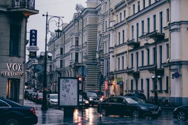 Saint-Petersburg, Rusya Federasyonu-Kasım 2015 yaklaşık: sokak içinde tarihi merkezi, Saint Petersburg bir yağmurlu günde Güz 2015.