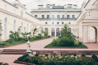 Saint-Petersburg, Rusya Federasyonu-Kasım 2015 yaklaşık: Asılı Garden Saint Petersburg sonbahar 2015 yılında Devlet Hermitage Müzesi'nde küçük Hermitage.
