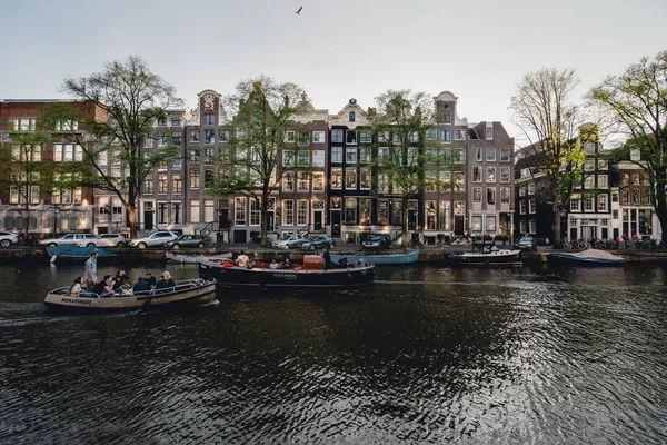 AMSTERDAM - CIRCA JUNE 2017: view of a canal with traditional dutch building facades in the center of Amsterdam, The Netherlands in June 2017. — Stock Photo, Image