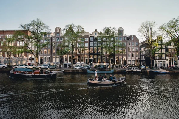 AMSTERDAM - CIRCA JUNE 2017: view of a canal with traditional dutch building facades in the center of Amsterdam, The Netherlands in June 2017. — Stock Photo, Image