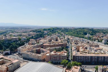 Rome, İtalya - Haziran 2017 yaklaşık: St. Peter's Bazilikası Vatikan, Roma, İtalya Haziran 2017 yaklaşık geceleri tepesinden şehrin havadan görünümü. 