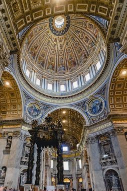 Rome, İtalya - Haziran 2017 yaklaşık: İçinde St. Peter's Bazilikası Vatikan, Roma, İtalya, gece yaklaşık Haziran 2017. 