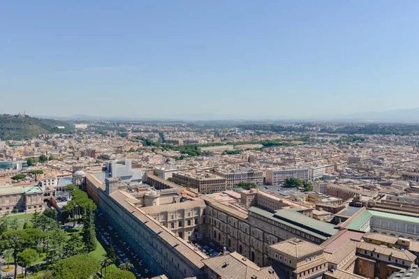 ROMA, ITALIA - CIRCA GIUGNO 2017: veduta aerea della città dall'alto della Basilica di San Pietro in Vaticano, Roma, Italia circa giugno 2017 . — Foto Stock