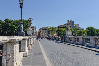 Rome, İtalya - Haziran 2017 yaklaşık: Köprü Ponte Umberto ı gün güneşli yaz Haziran 2017 yılında Roma, İtalya Tiber Nehri üzerinde.