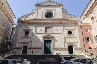 Rome, İtalya - Haziran 2017 yaklaşık: eski antik Katolik Kilisesi cephe Haziran 2017 yılında Merkezi Roma, İtalya.