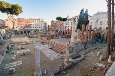 Rome, İtalya - Haziran 2017 yaklaşık: Antik Roma kalıntıları ve Roma, İtalya sütun içinde Haziran 2017 güneşli yaz gününde. 