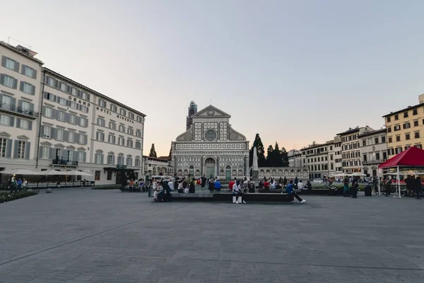 FLORENÇA, ITÁLIA - CIRCA JUNHO 2017: fachada da basílica Santa Maria Novella em Florença, Itália, em junho de 2017 . — Fotografia de Stock