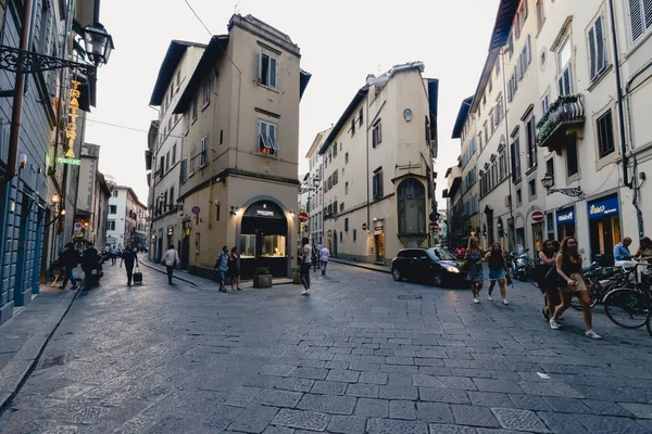 FIRENZE, ITALIA - CIRCA GIUGNO 2017: vecchi edifici fiorentini nel centro storico di Firenze nel giugno 2017 . — Foto Stock