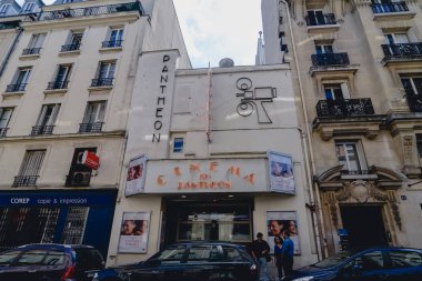 Paris, Fransa - Haziran 2017 yaklaşık: Pantheon cimena Haziran 2017 yılında güneşli bir günde Fransa'nın Paris, cephe.