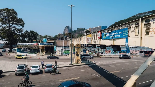 リオデジャネイロ ブラジル Circa 2019年9月 晴れた日にリオデジャネイロの南ゾーンの道路上の車やバス — ストック写真