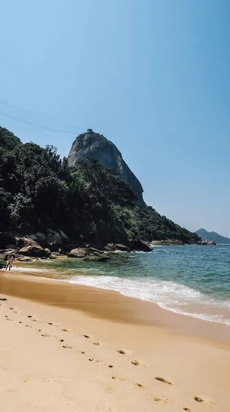 Rio Janeiro Brazílie Circa Září 2019 Lidé Odpočívají Rudé Pláži — Stock fotografie