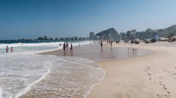 Rio Janeiro Brezilya Eylül 2019 Copacabana Sahilinde Açık Kum Mavi — Stok fotoğraf