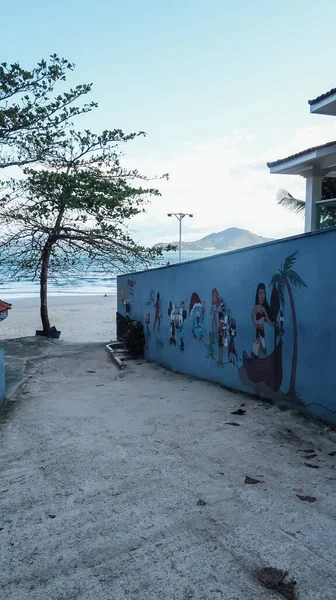 Ubatuba Brazilië Circa September 2019 Stripfiguren Getekend Een Blauwe Muur — Stockfoto