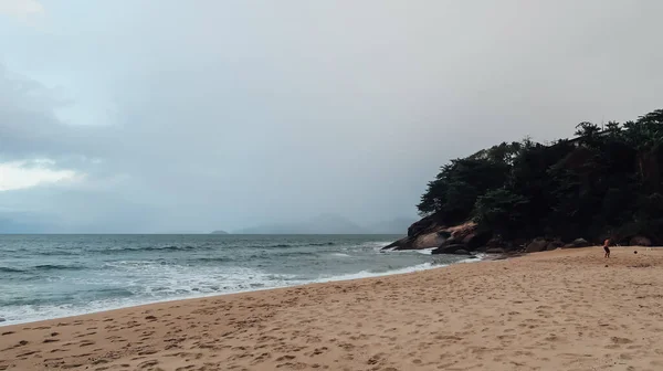 Ubatuba Brasilien Circa September 2019 Strand Praia Enseada Med Mörka — Stockfoto