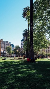BUENOS AIRES, ARGENTINA - CRCA ECTOBER 2019: Plaza de Mayo ve Casa Rosada, Buenos Aires 'te güneşli bir bahar gününde.