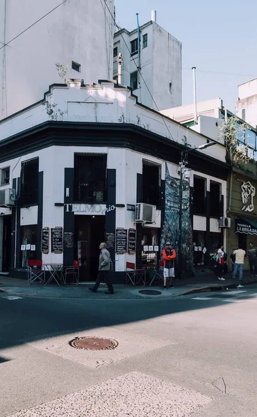 布宜诺斯艾利斯 Circa October 2019 秋季阳光灿烂的布宜诺斯艾利斯市中心的古典式建筑和街道建筑 — 图库照片