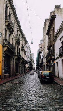 BUENOS AIRES, ARGENTINA - CIRCA ECTOBER 2019: Buenos Aires 'in merkezinde San Telmo Mahallesi' nde sömürge mimarisi.