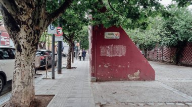 CORDOBA, ARGENTINA - CIRCA ECTOBER 2019: Cordoba 'daki Guemes hipster mahallesinde sokak sanatı ve grafiti ile kültür merkezi Paseo de las Artes.