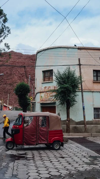 Tupiza Bolivia Circa Noviembre 2019 Pequeña Calle Edificio Antiguo Con —  Fotos de Stock