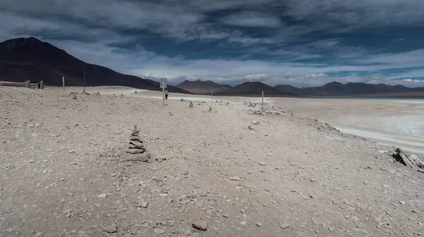 Altiplano Bolivia Circa November 2019 Kilátás Laguna Verdére Partról Hegyekkel — Stock Fotó