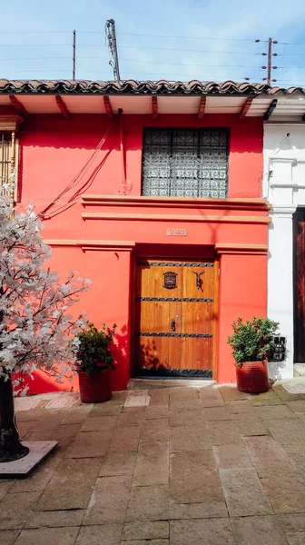 Bogota Colombia Circa November 2019 Colonial Buildings Narrow Street Candelaria — Stock Photo, Image