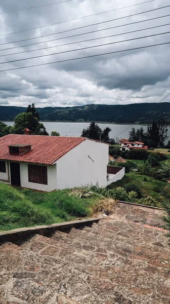 Guatavita Colombie Novembre 2019 Rue Étroite Pavée Bâtiments Peints Blanc — Photo