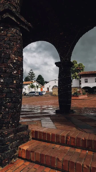 Guatavita Colômbia Novembro 2019 Colunas Feitas Tijolo Vermelho Arcos Guatavita — Fotografia de Stock