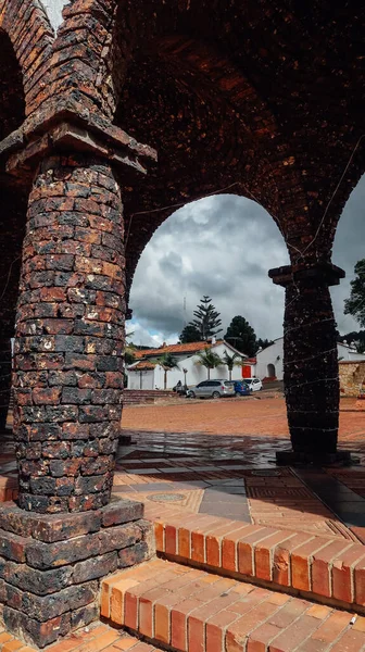 Guatavita Colombia November 2019 Колони Зроблені Червоної Цегли Арки Гуатавіті — стокове фото