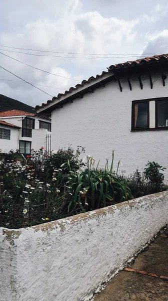 Guatavita Colombie Novembre 2019 Entrée Bâtiment Peint Blanc Avec Parterre — Photo