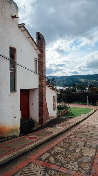 Guatavita Colombie Novembre 2019 Rue Étroite Pavée Bâtiments Peints Blanc — Photo