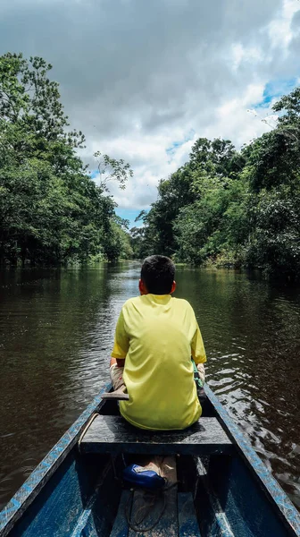 Leticia Amazonas Colombia Circa December 2019 Мальчик Желтой Рубашке Вершине — стоковое фото