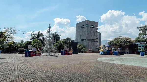 Medellin Colombia Circa Enero 2020 Plaza Vacía Con Decoración Navideña — Foto de Stock
