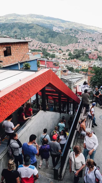 Medellin Colombia Circa Januari 2020 Elektrische Trap Met Oranje Dak — Stockfoto