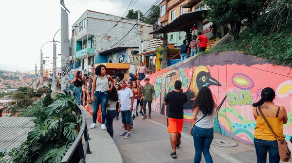 Medellin Colombia Circa Januari 2020 Veel Mensen Beroemde Levendige Favela — Stockfoto