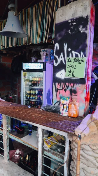 MEDELLİN, COLOMBIA - CIRCA JANUARY 2020: Ünlü favela Comuna 13 'teki renkli bir atölye ve barın içi.