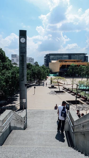 Medellin Colombia Circa Styczeń 2020 Widok Plac Miasta Pobliżu Stacji — Zdjęcie stockowe